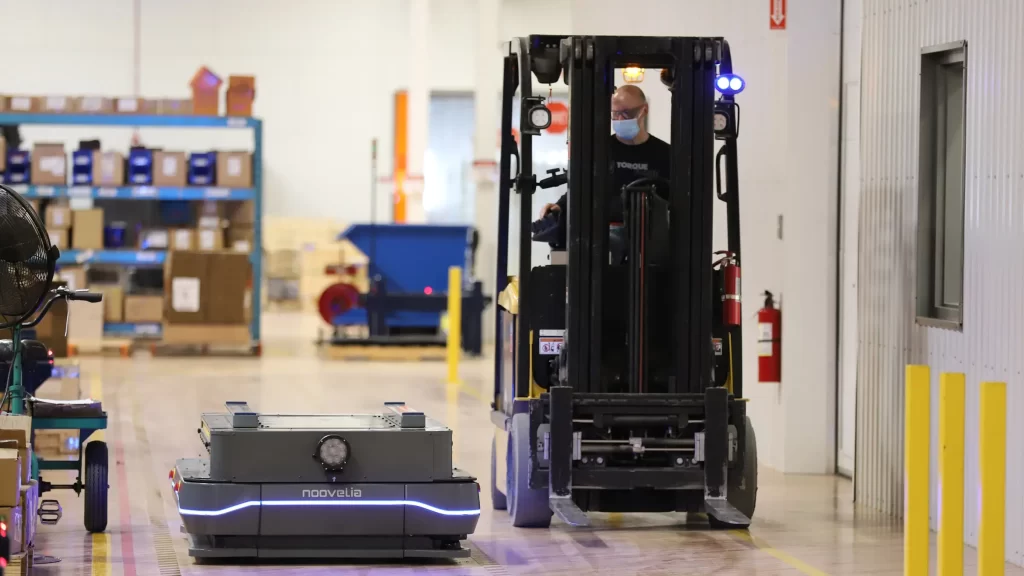 Article : 4 questions à vous poser avant de robotiser votre intralogistique
