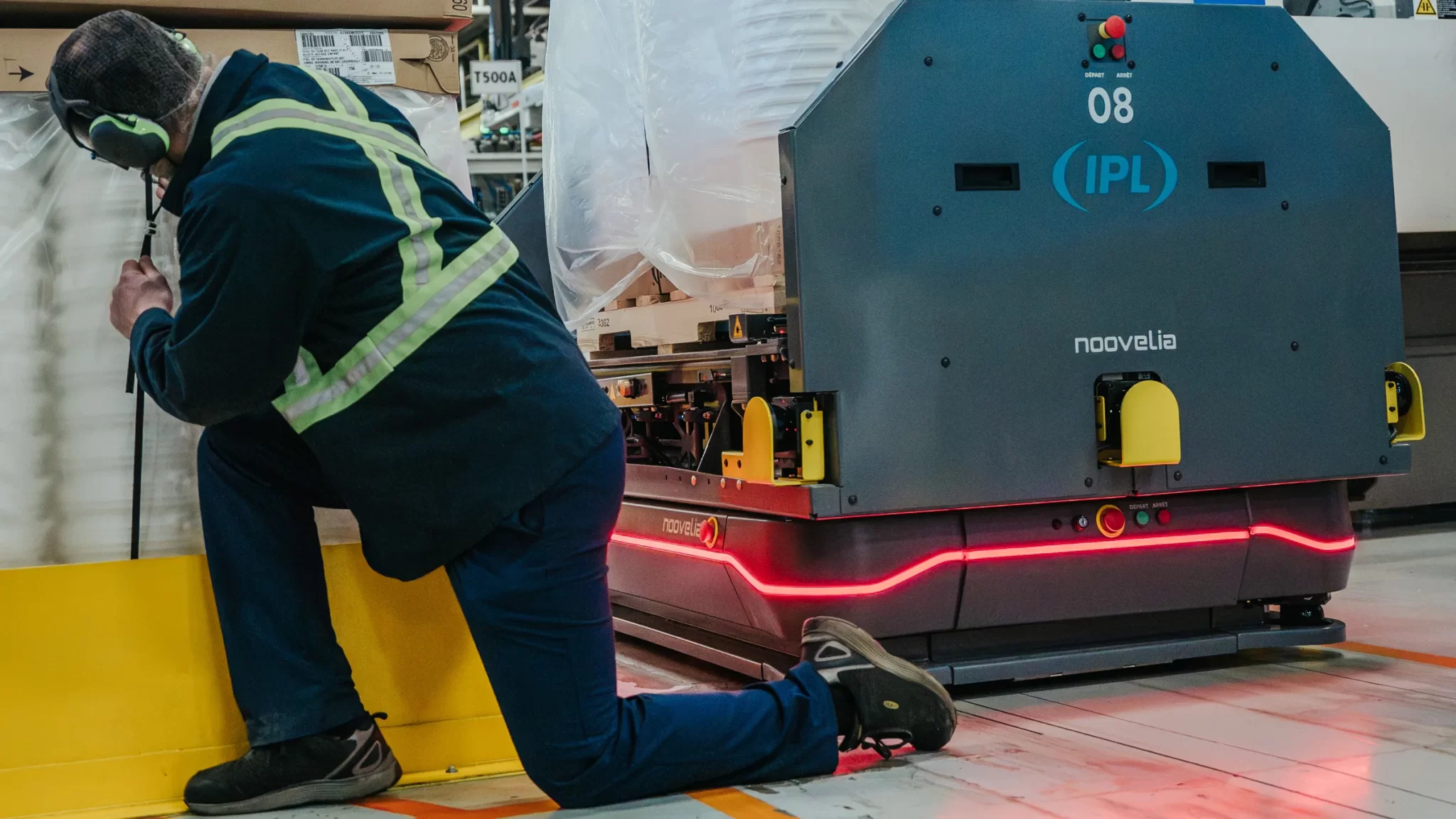 Robot mobile autonome AMR et AGV Plateforme - Noovelia Inc.